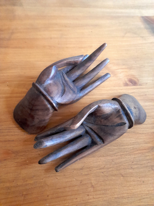 Holzhande-braun Buddha- Hände aus Holz
