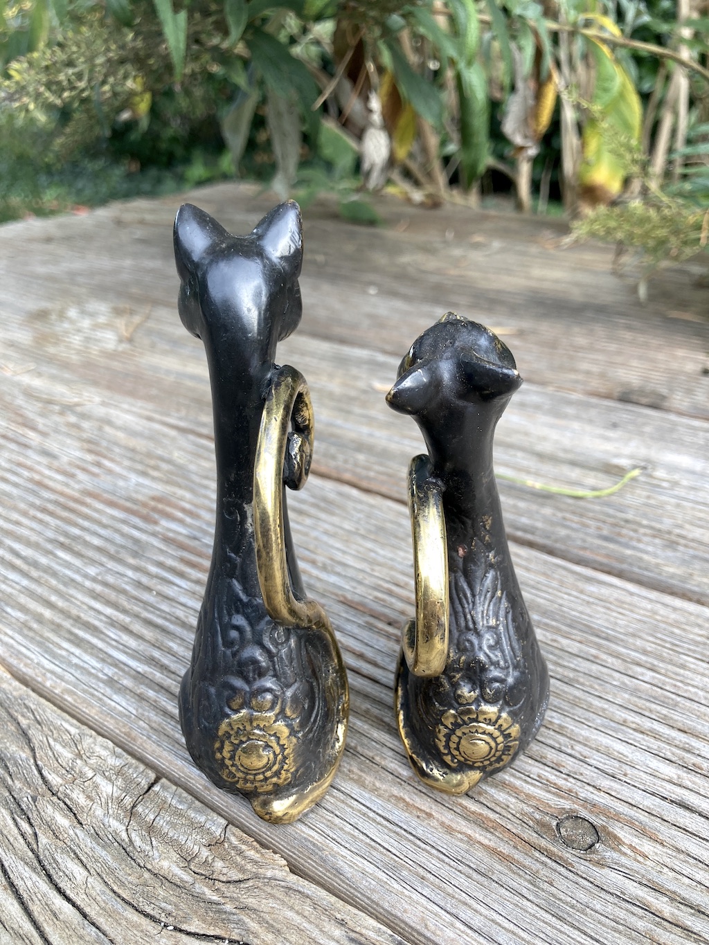 Katzenpaar aus Bronze